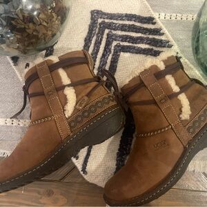UGG La Jolla Leather Boots Size 7